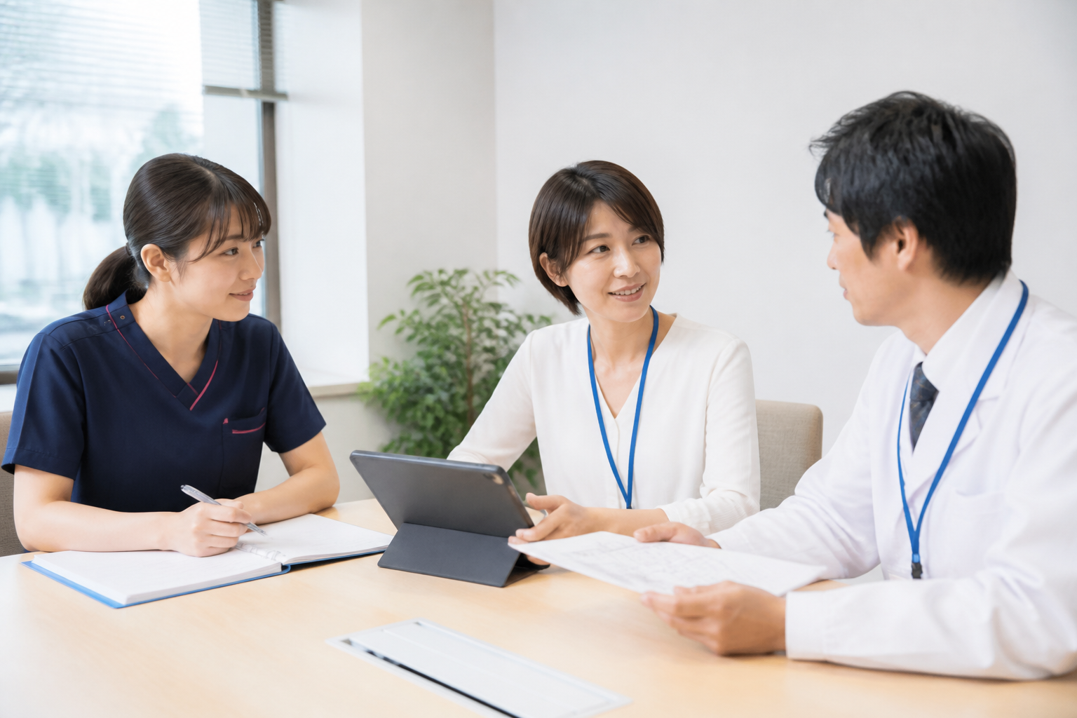 訪問看護における多職種連携のミーティング風景